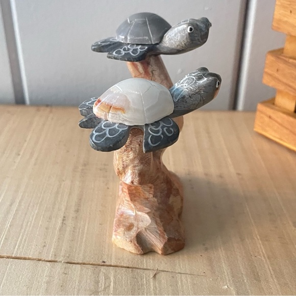 $10 SALE Small Stone Carved Turtle Figurine Home Office Multicolor Coastal Art - Picture 2 of 7